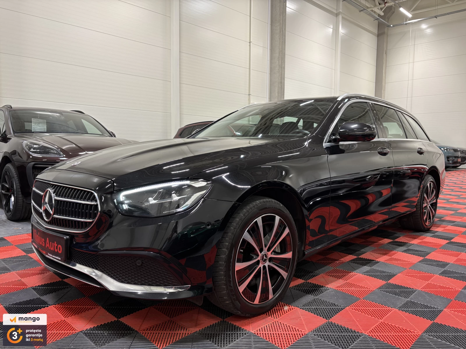 2022 Mercedes-Benz E300 – nuotrauka 1